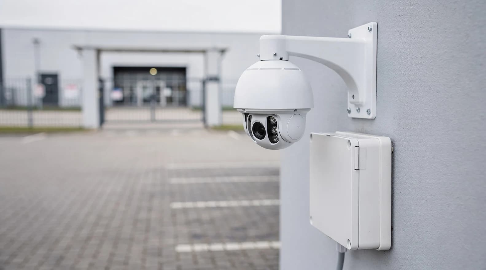 Kamera obrotowa PTZ: kiedy ma sens i jaką wybrać